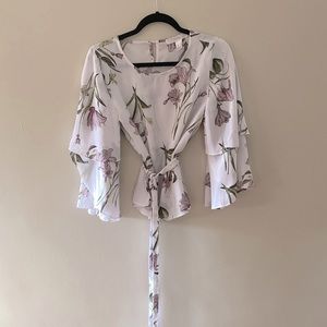 White Bell Sleeve Top with Floral Design in Size S: Perfect for Any Occasion!